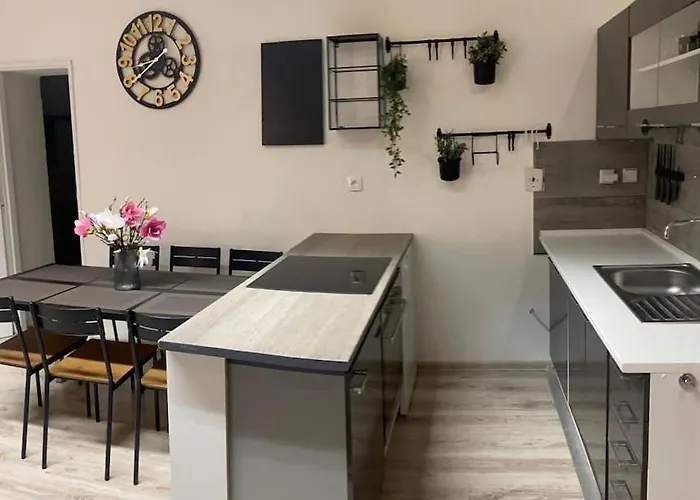 V Centre Free Parking * Martin